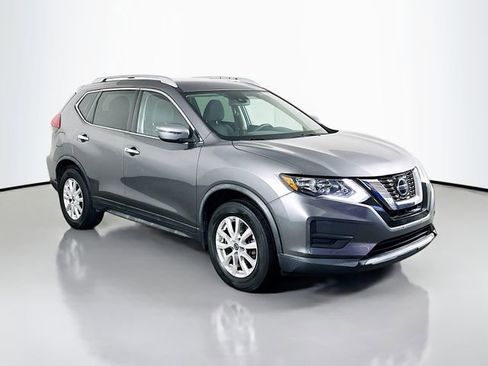 Used 2019 Nissan Rogue SV image 2