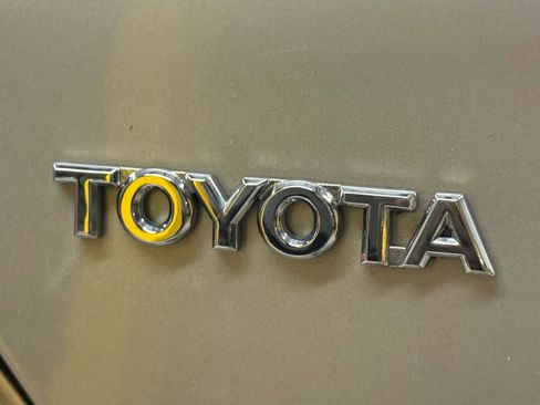 Used 2004 Toyota Avalon XLS image 13