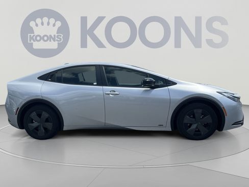 Used 2025 Toyota Prius LE AWD/4WD image 8