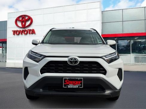 Used 2025 Toyota RAV4 XLE AWD/4WD image 11