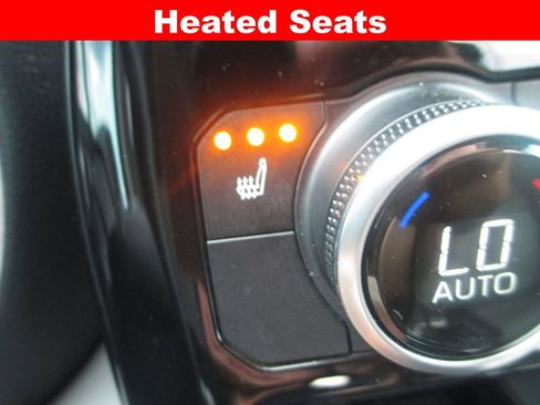 Used 2024 Toyota Highlander XLE AWD/4WD image 19