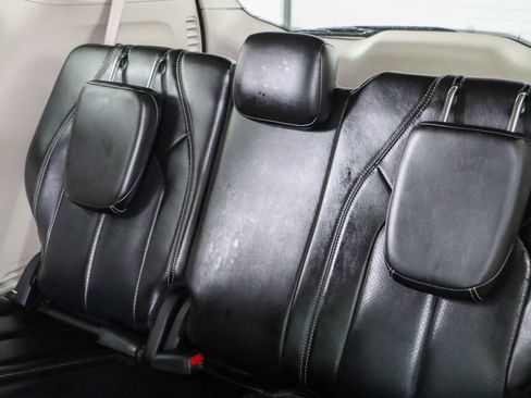 Used 2023 Chrysler Pacifica Touring-L image 25