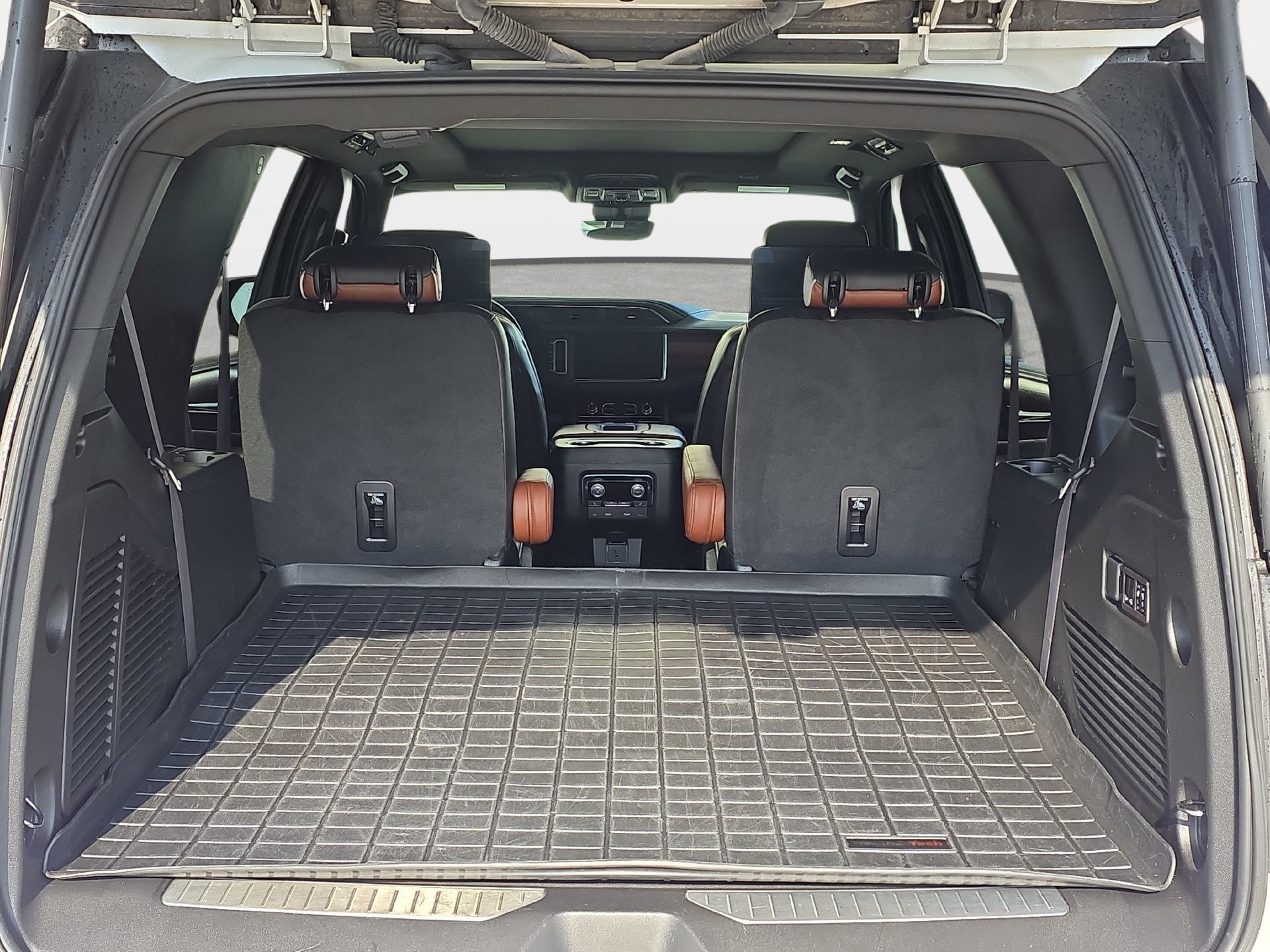 Used 2023 GMC Yukon Denali Ultimate AWD/4WD image 12