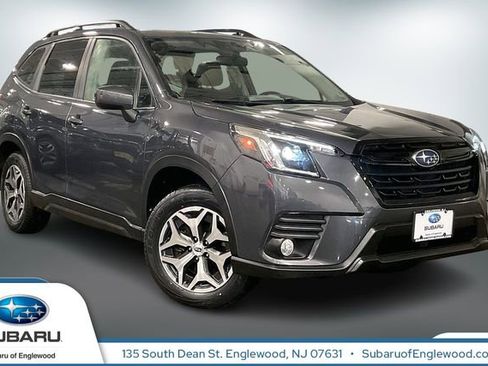 Used 2023 Subaru Forester Premium image 1