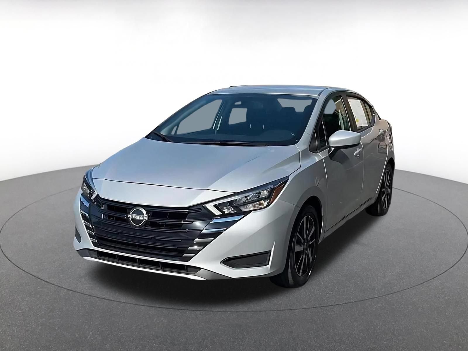 Used 2025 Nissan Versa SV FWD image 4