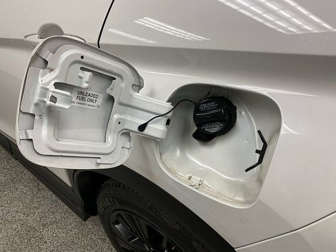 Used 2020 Mitsubishi Eclipse Cross LE image 28