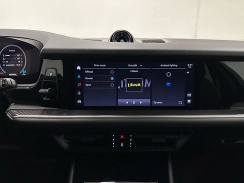 Used 2025 Porsche Cayenne image 30