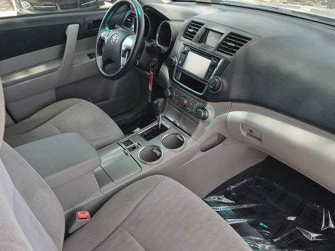 Used 2013 Toyota Highlander FWD image 16