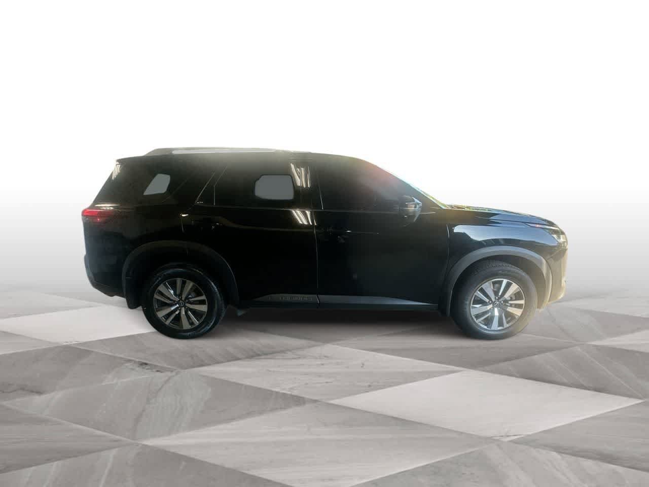 Used 2023 Nissan Pathfinder SL w/ Black Appearance Package AWD/4WD image 9