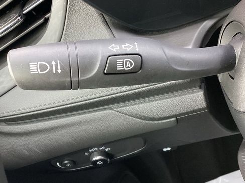 Used 2025 Buick Encore GX Preferred AWD/4WD image 21