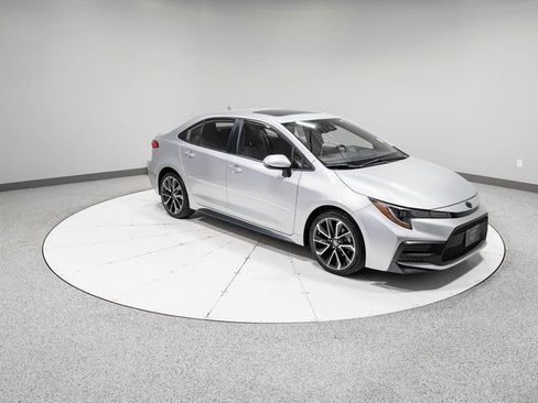Used 2020 Toyota Corolla SE w/ SE Premium Package image 25