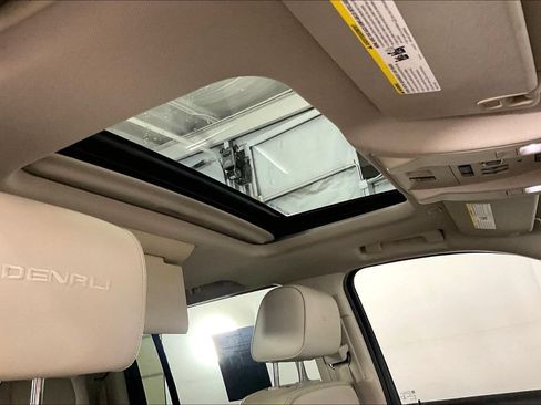Used 2019 GMC Yukon XL Denali w/ Denali Ultimate Package AWD/4WD image 21