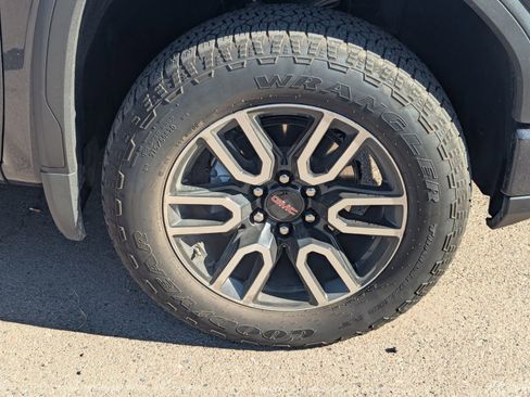 Used 2026 GMC Sierra 1500 AT4 w/ Technology Package image 5