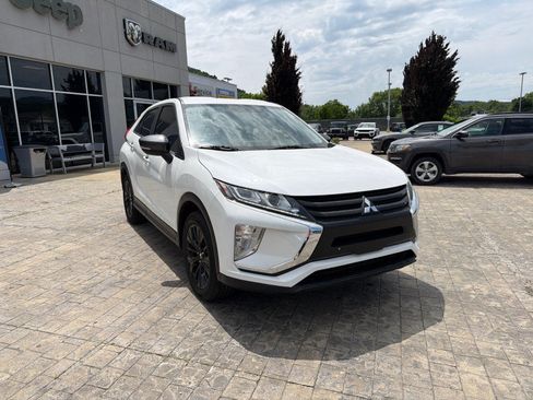Used 2020 Mitsubishi Eclipse Cross SE FWD image 3