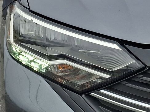 Used 2024 Volkswagen Jetta Sport image 9