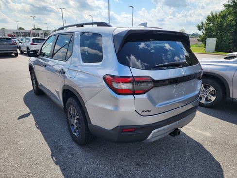 New 2025 Honda Pilot TrailSport image 3