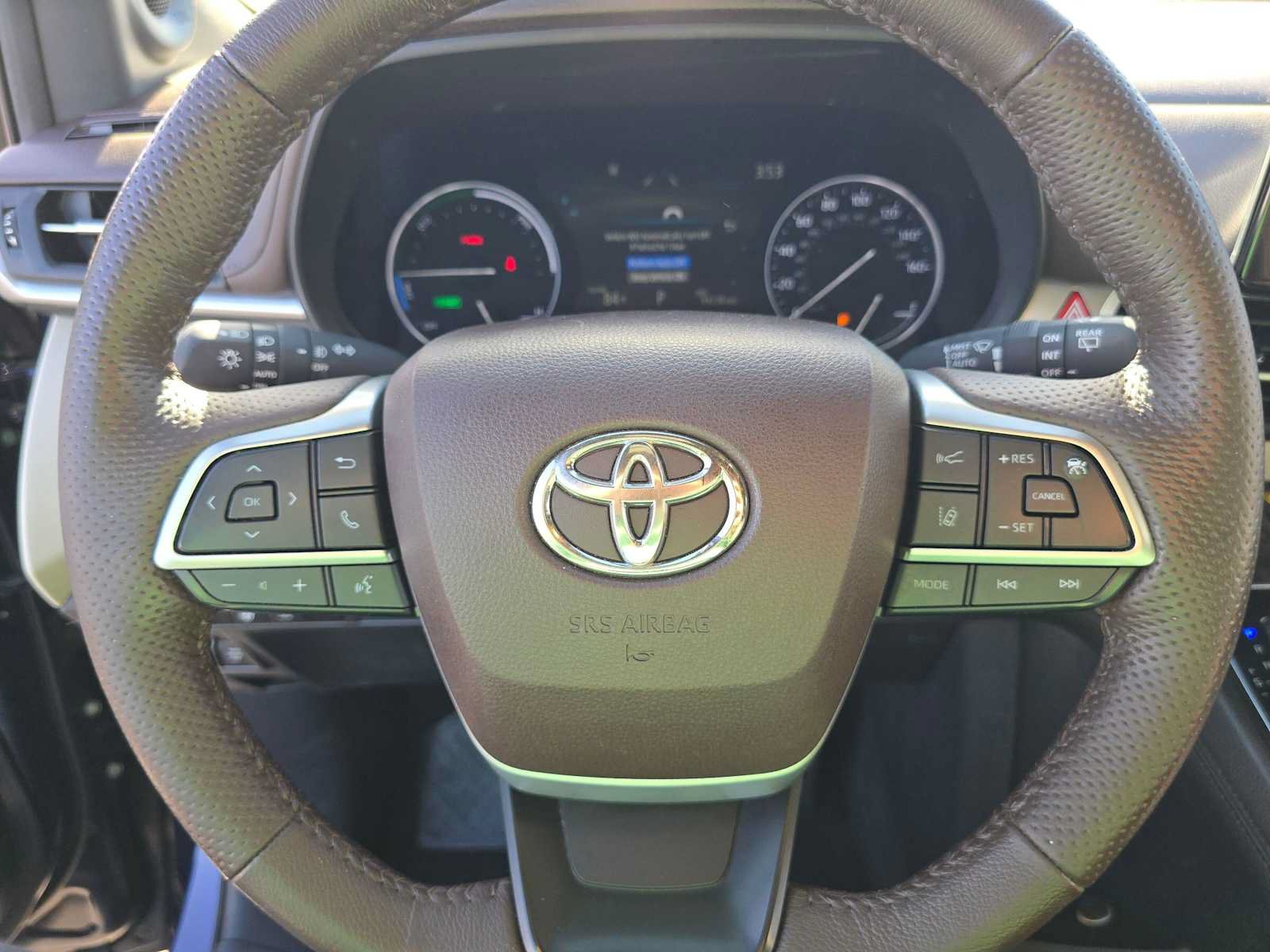 Used 2023 Toyota Sienna Platinum FWD image 26