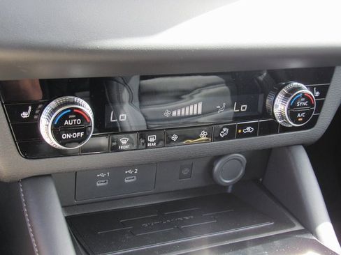 New 2025 Mitsubishi Outlander SE image 19