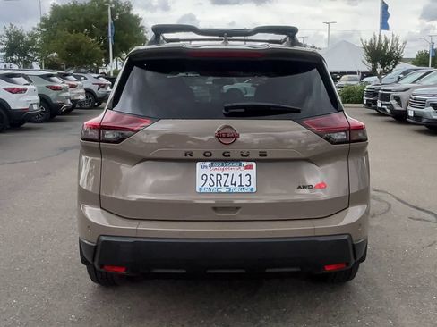 Used 2025 Nissan Rogue SV AWD/4WD image 6