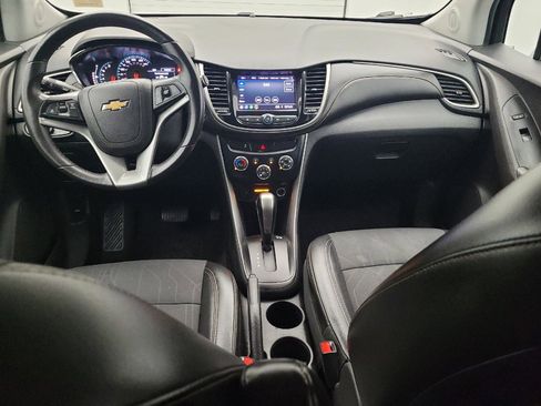 Used 2020 Chevrolet Trax LT w/ LT Convenience Package AWD/4WD image 22