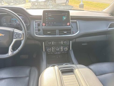 Used 2024 Chevrolet Suburban LT image 21