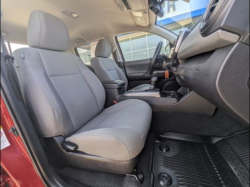 Used 2018 Toyota Tacoma SR5 AWD/4WD image 22