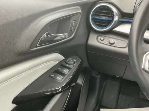 Used 2025 Chevrolet Trax LT w/ Driver Confidence Package FWD image 24