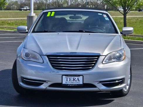 Used 2011 Chrysler 200 Touring FWD image 3