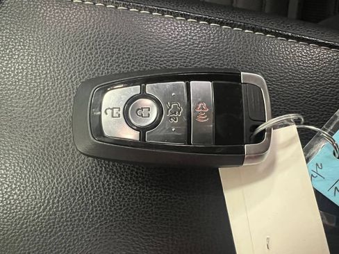 Used 2019 Ford Fusion SE FWD image 31