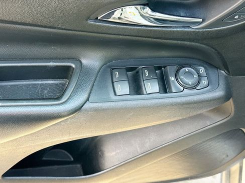 Used 2020 Chevrolet Equinox LT image 18