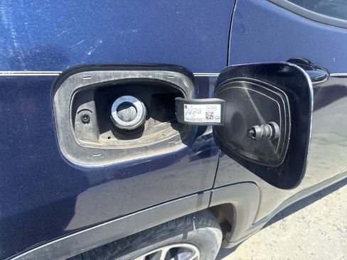 Used 2020 Jeep Compass Latitude FWD image 16