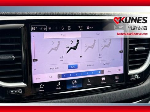 Used 2024 Chrysler Pacifica Touring-L FWD image 23
