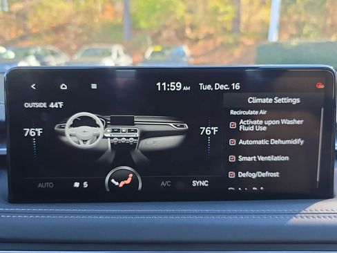 Used 2023 Genesis G70 2.0T image 24