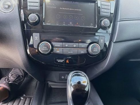 Used 2019 Nissan Rogue SV w/ Premium Package FWD image 32