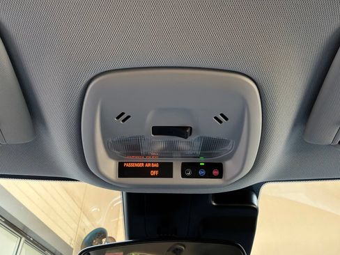 Used 2025 Chevrolet Trax LT FWD image 16