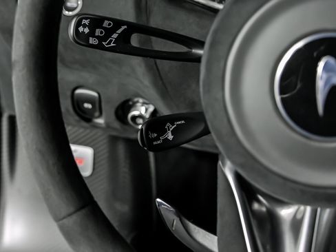 Used 2024 McLaren 750S Spider RWD image 32