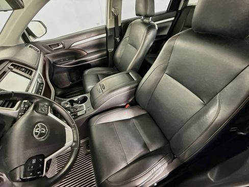 Used 2019 Toyota Highlander XLE AWD/4WD image 5