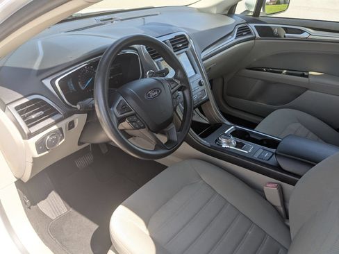 Used 2020 Ford Fusion SE FWD image 15