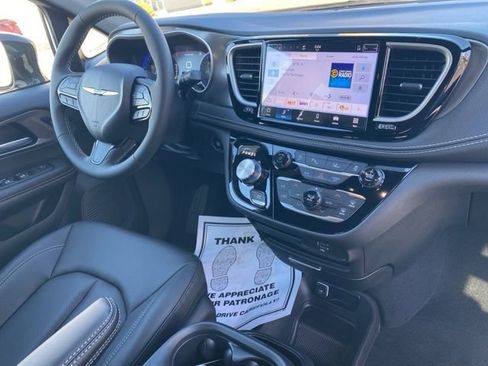 New 2026 Chrysler Pacifica Select image 27