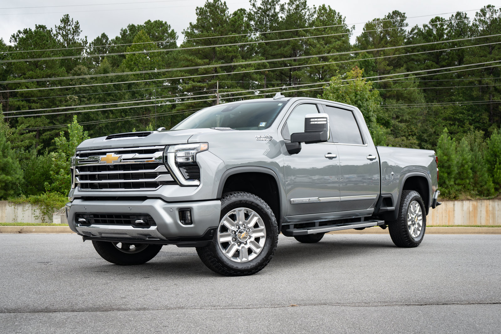 Used 2025 Chevrolet Silverado 2500 High Country w/ Technology Package AWD/4WD image 2