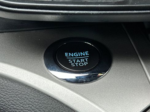 Used 2022 Ford Explorer XLT image 26