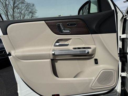 Certified 2021 Mercedes-Benz GLB 250 4MATIC image 17