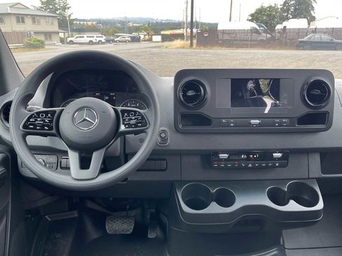 Used 2024 Mercedes-Benz Sprinter 2500 image 15