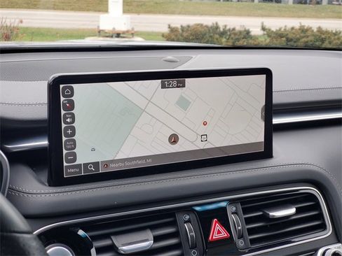 Used 2022 Genesis G70 2.0T image 18