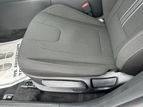 New 2025 Hyundai Elantra SEL image 7