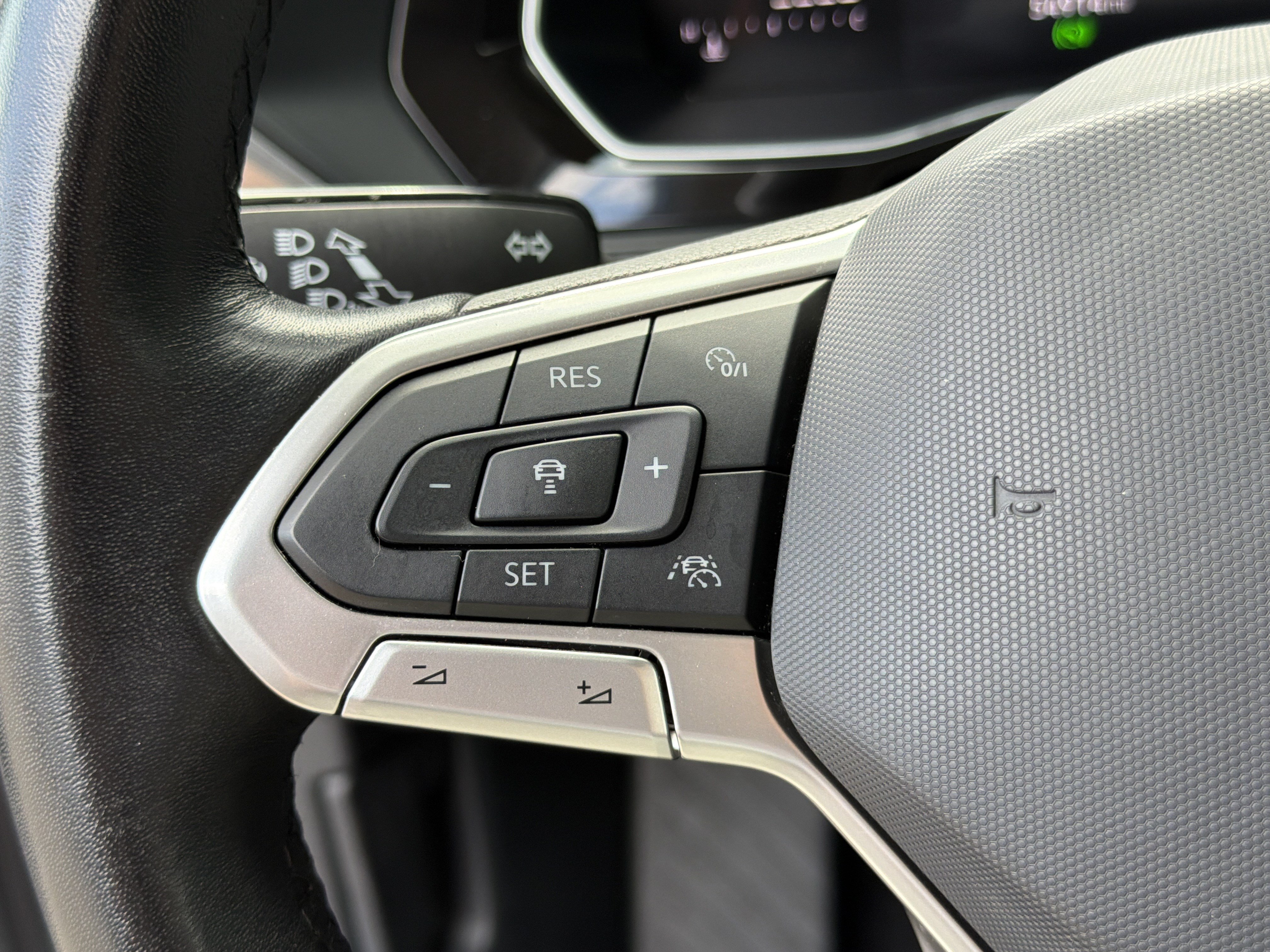 Used 2024 Volkswagen Jetta SE FWD image 25