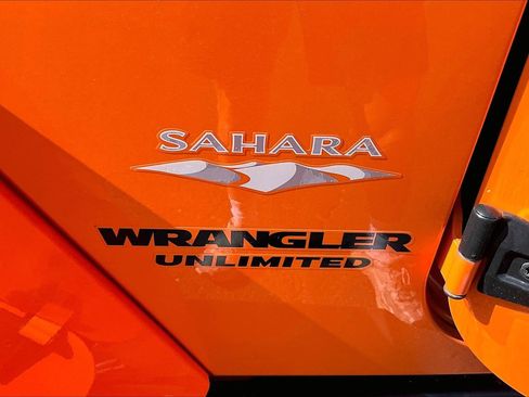 Used 2012 Jeep Wrangler Unlimited Sahara w/ Dual Top Group AWD/4WD image 6