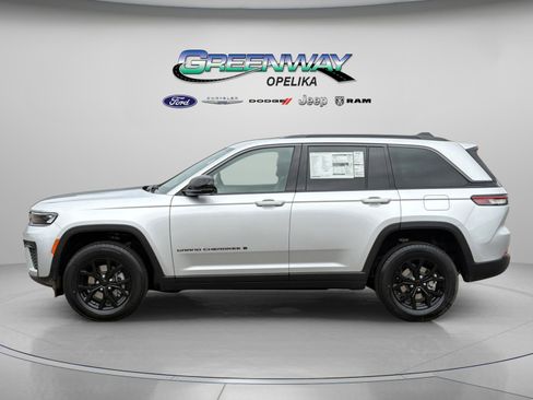 New 2026 Jeep Grand Cherokee Altitude image 4