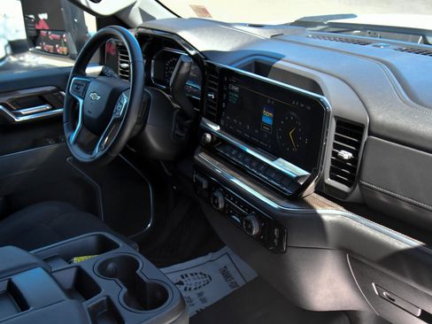Used 2025 Chevrolet Silverado 2500 LT image 47