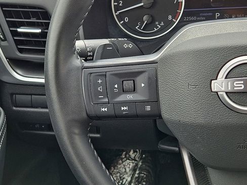 Used 2025 Nissan Rogue SV FWD image 18